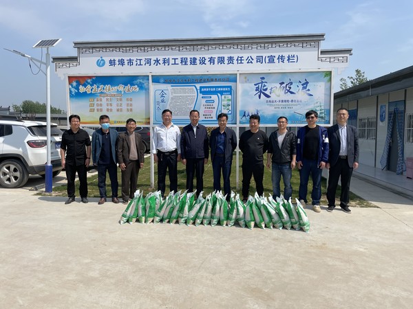 市水利局和市水投公司領(lǐng)導五一慰問蚌埠江河一線職工1.png
